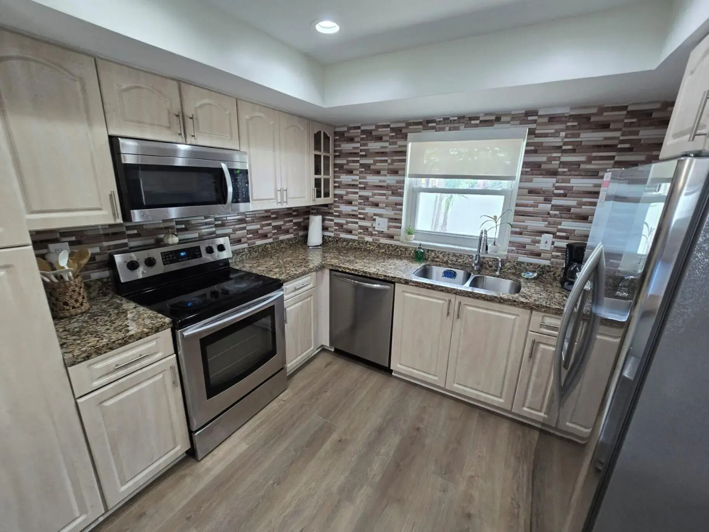 Luxurious & Spacious Townhouse in Prime Location