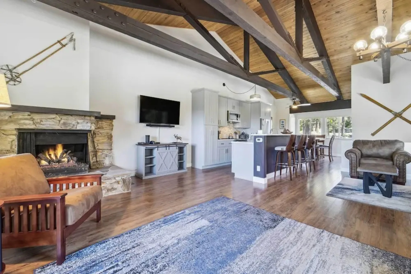 10 Mi to Palisades Tahoe! Condo w/ Game Room