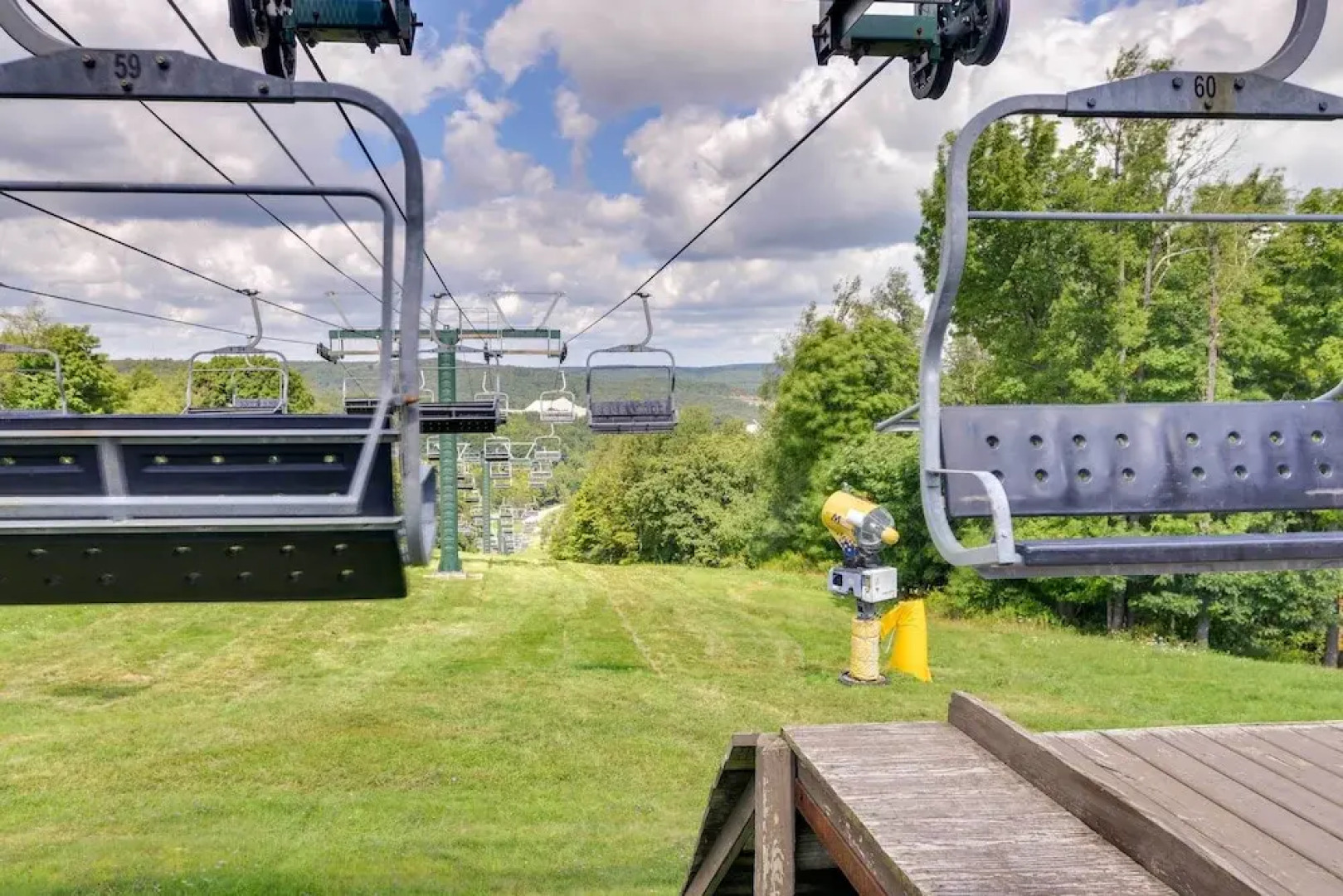 Somerset Townhome w/ Deck < 2 Mi to Ski Lift!