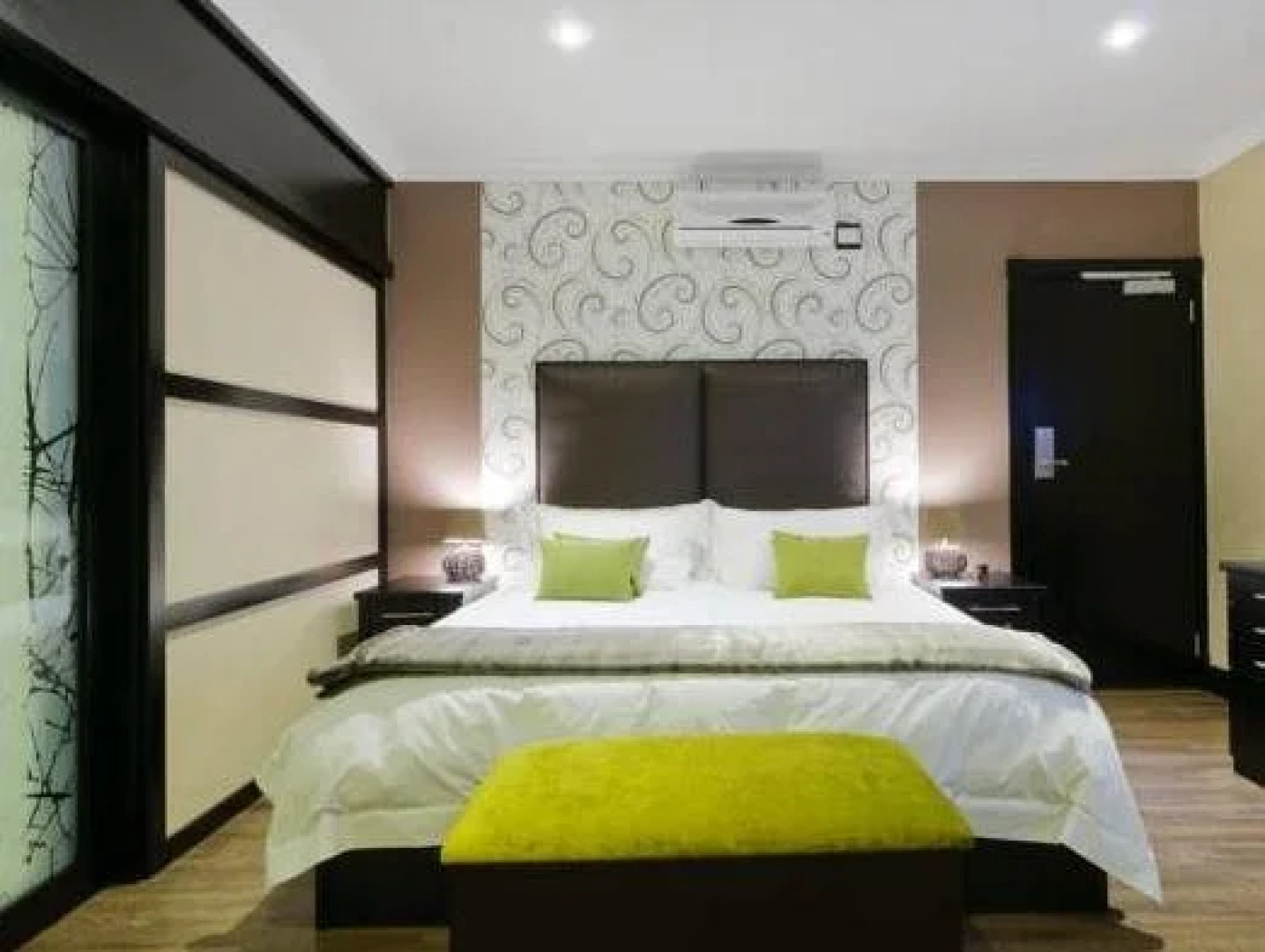 The Executive Suites  555