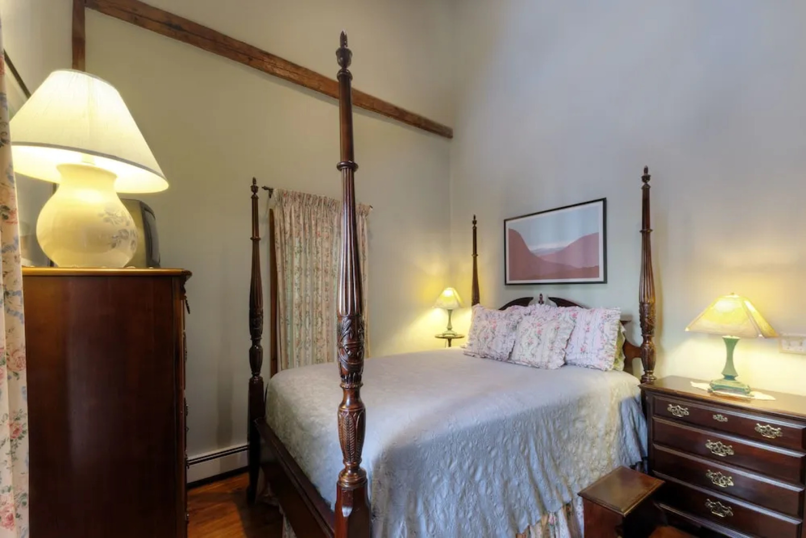 Moorings Inn Waterfront