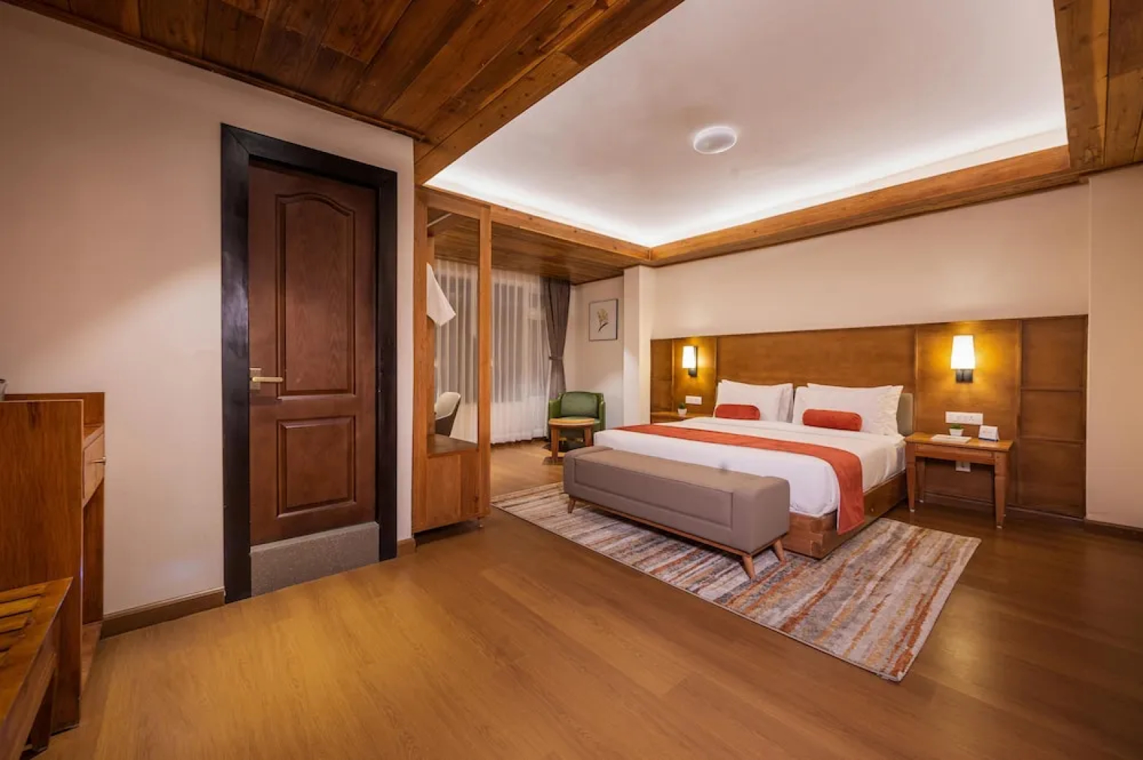 Hotel Pine Crest