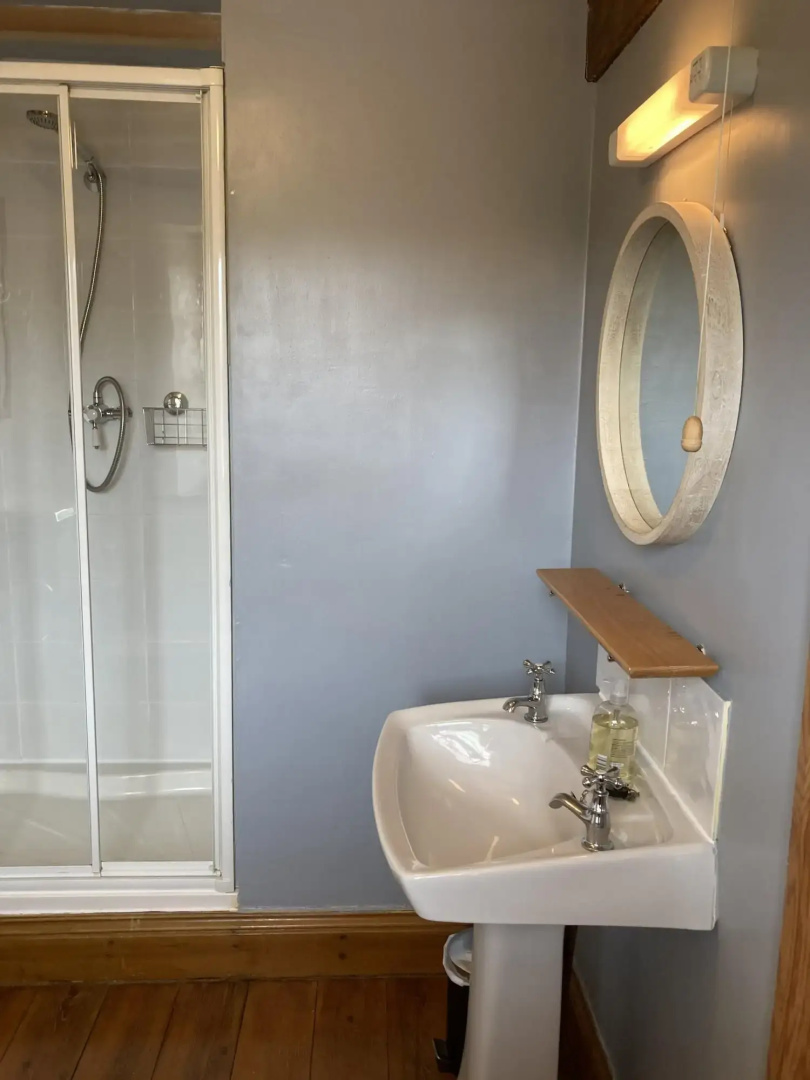 Riverside B & B