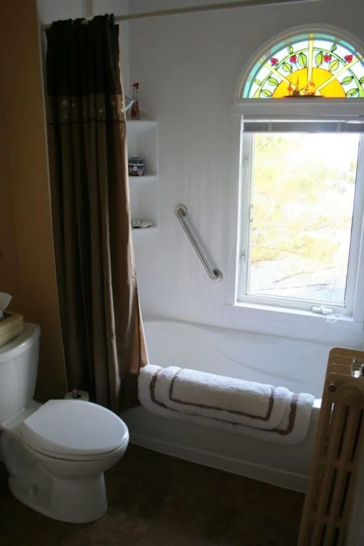 A Boat to Sea Bed & Breakfast