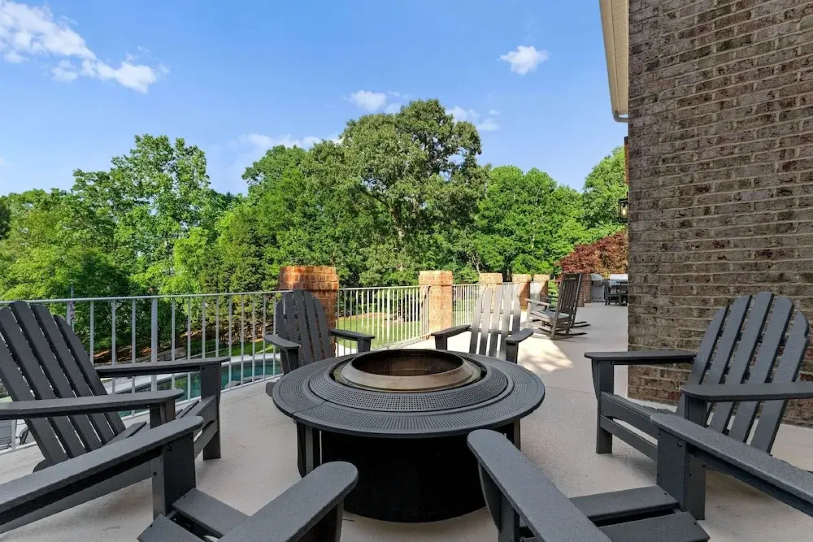 Shoreway Cove by Avantstay Waterfront Pool Dock