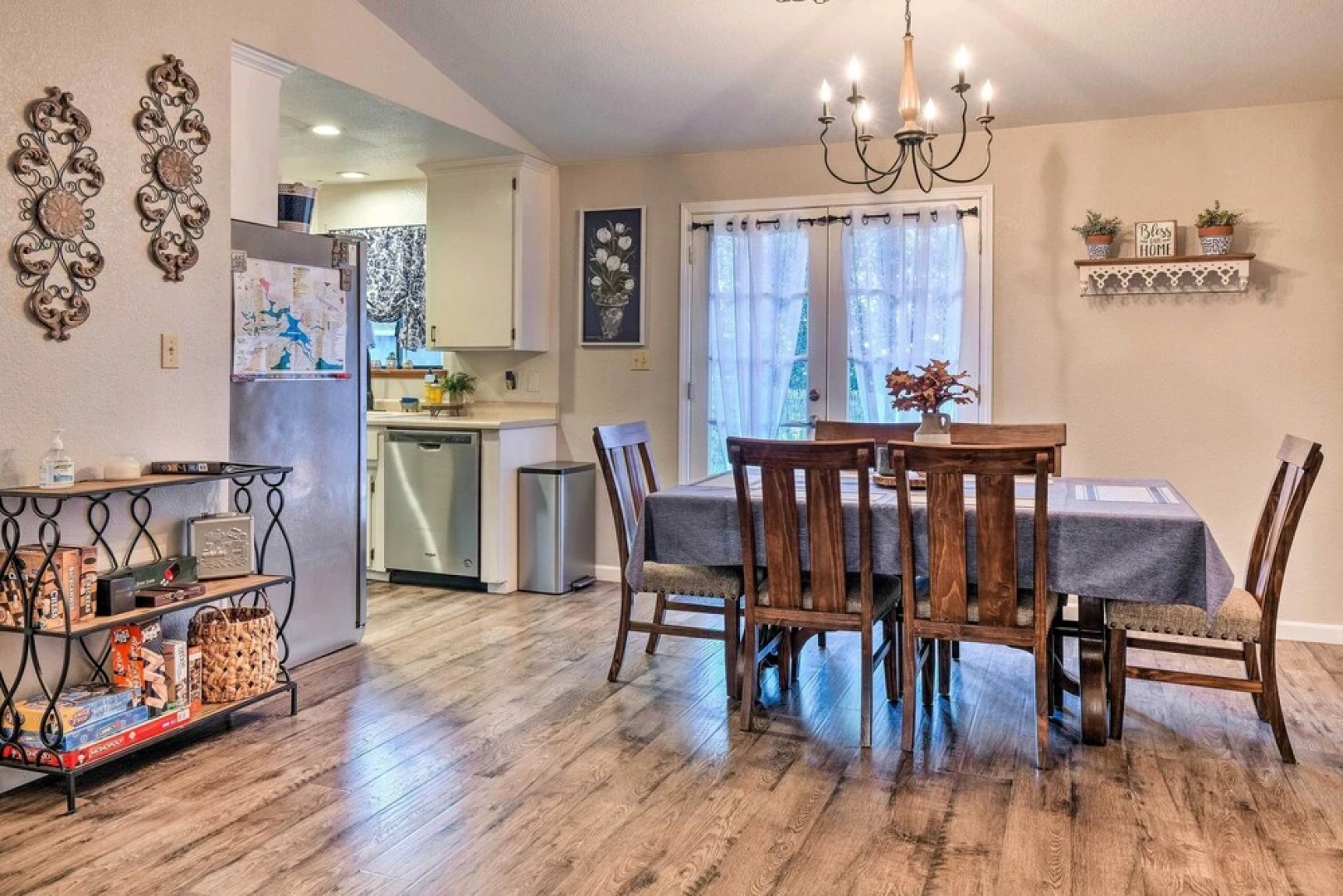 Lakeside Groveland Home w/ Hot Tub, Near Yosemite