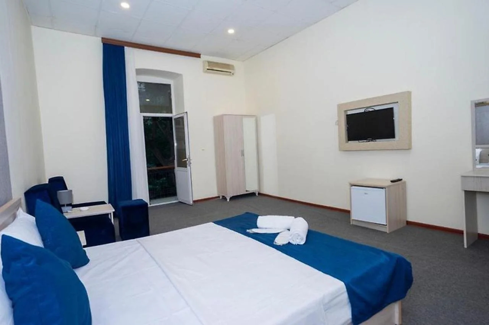 Tarqovi Hotel