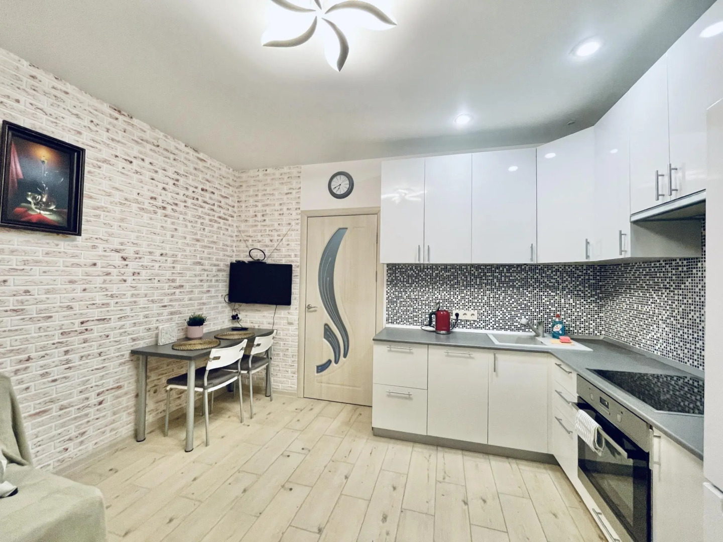 Vegas apartments (Вегас апартментс) на проспекте Гагарина 101 корпус 1