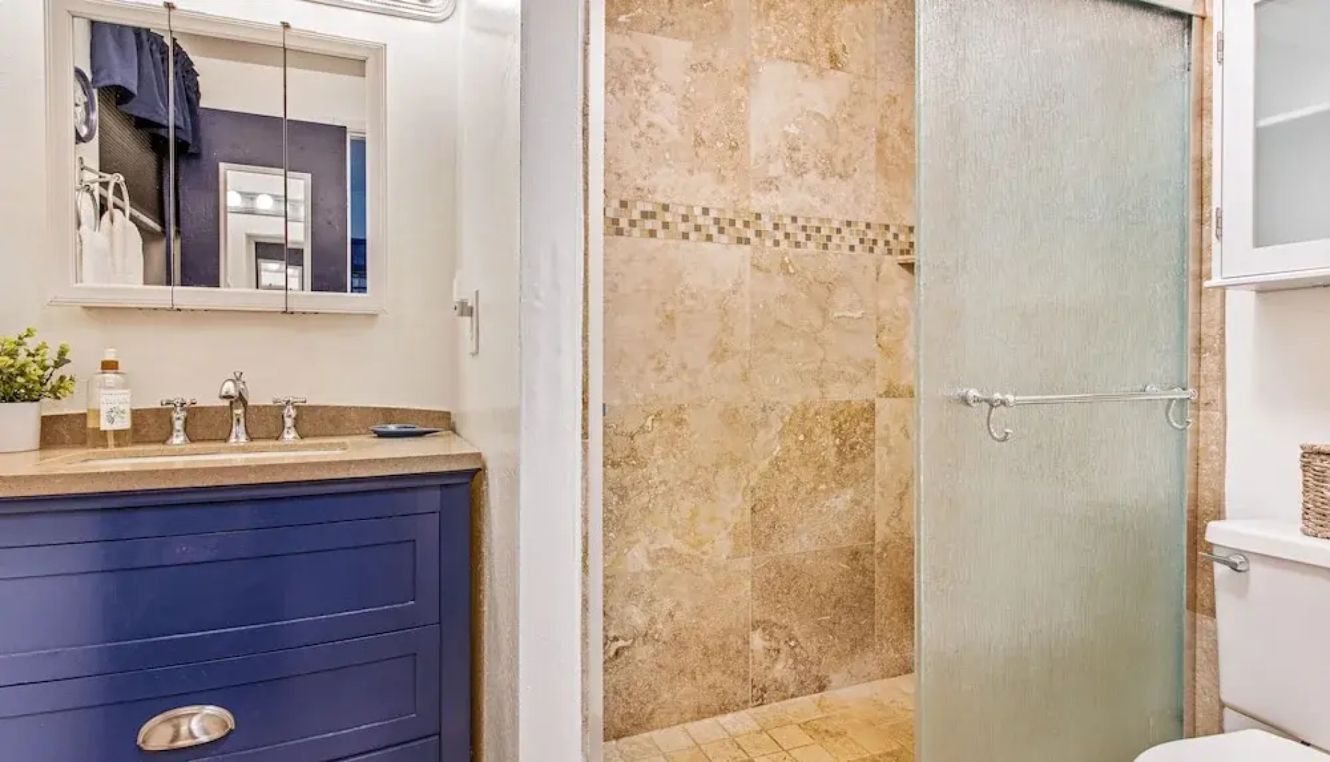 Pohailani #102 Studio Bedroom Condo by RedAwning