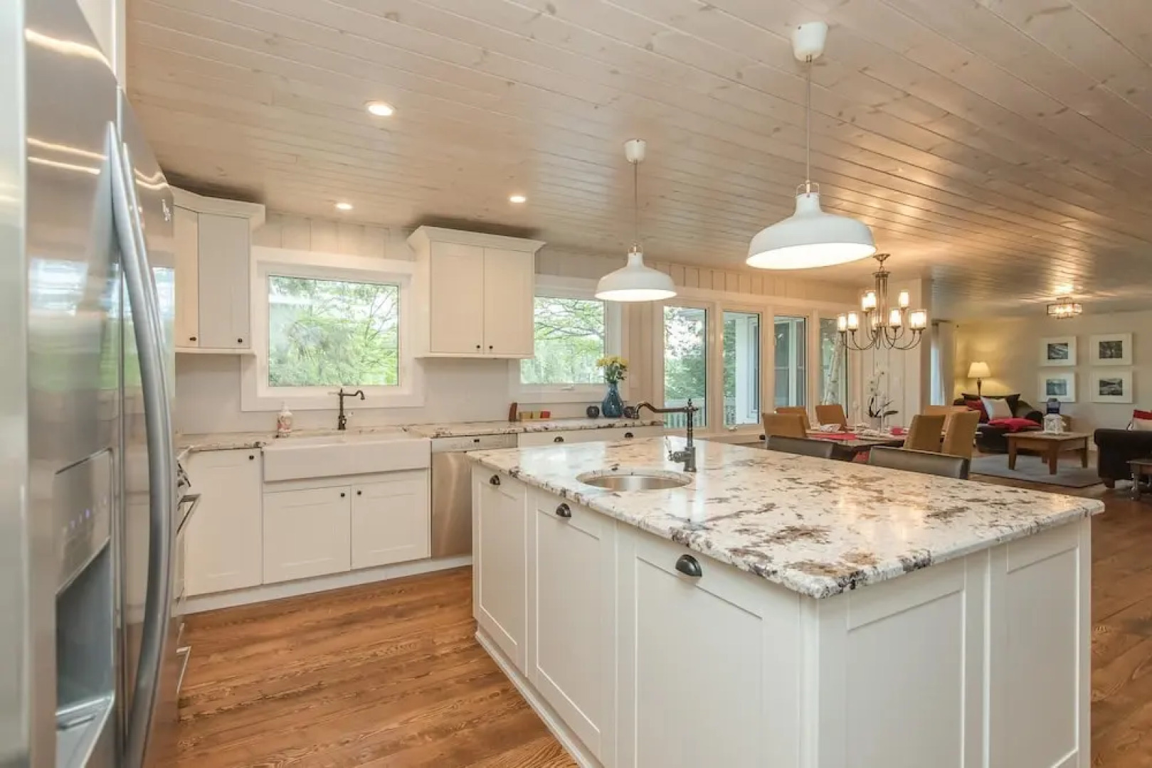 Daydreams Cottage~Beautiful 5 Bed 2 Bath Cottage on Brandy Lake