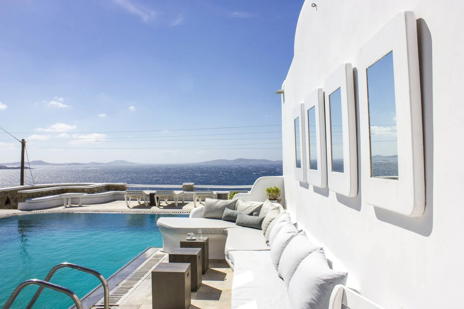 Flaskos Luxury Suites