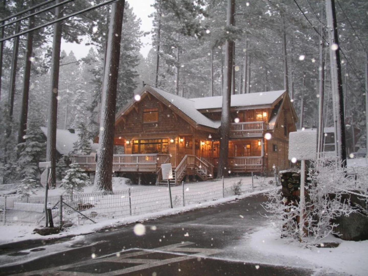 Smokey Joes by Lake Tahoe Accommodations