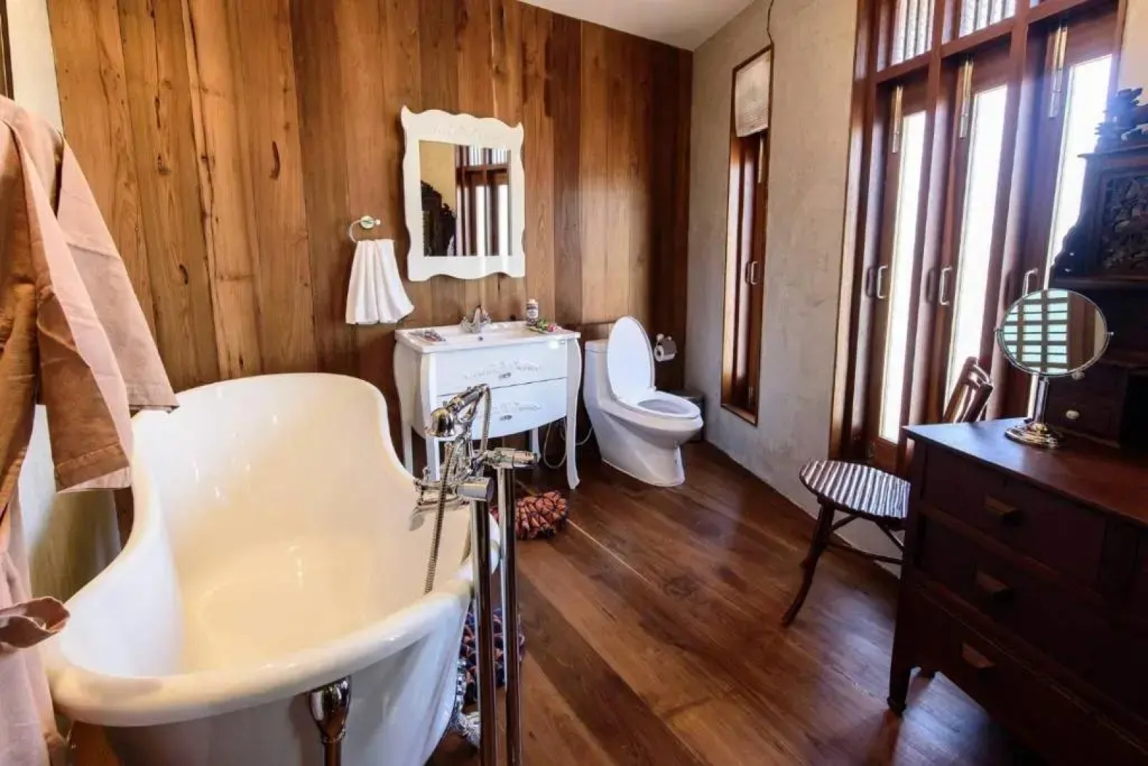 Rimrabeang Amphawa Cafe and Suite