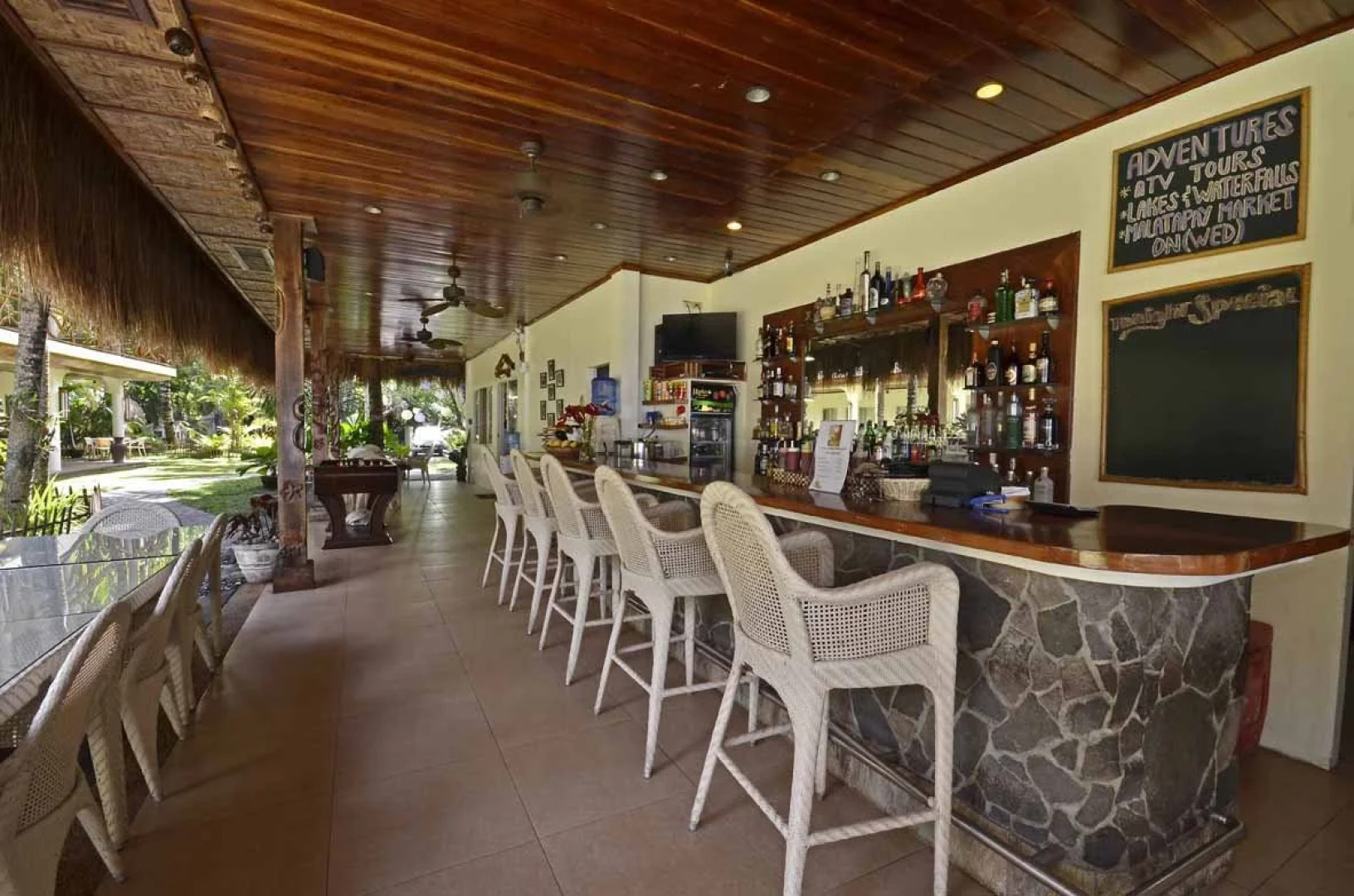 Mike's Dauin Beach Resort