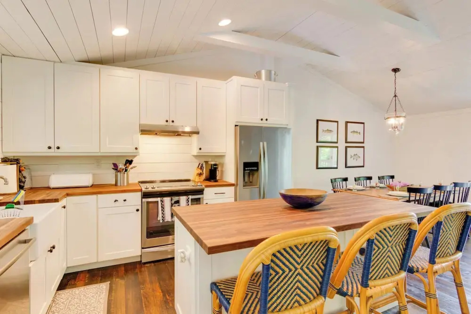 High-end Sapphire Retreat on Fairfield Lake!