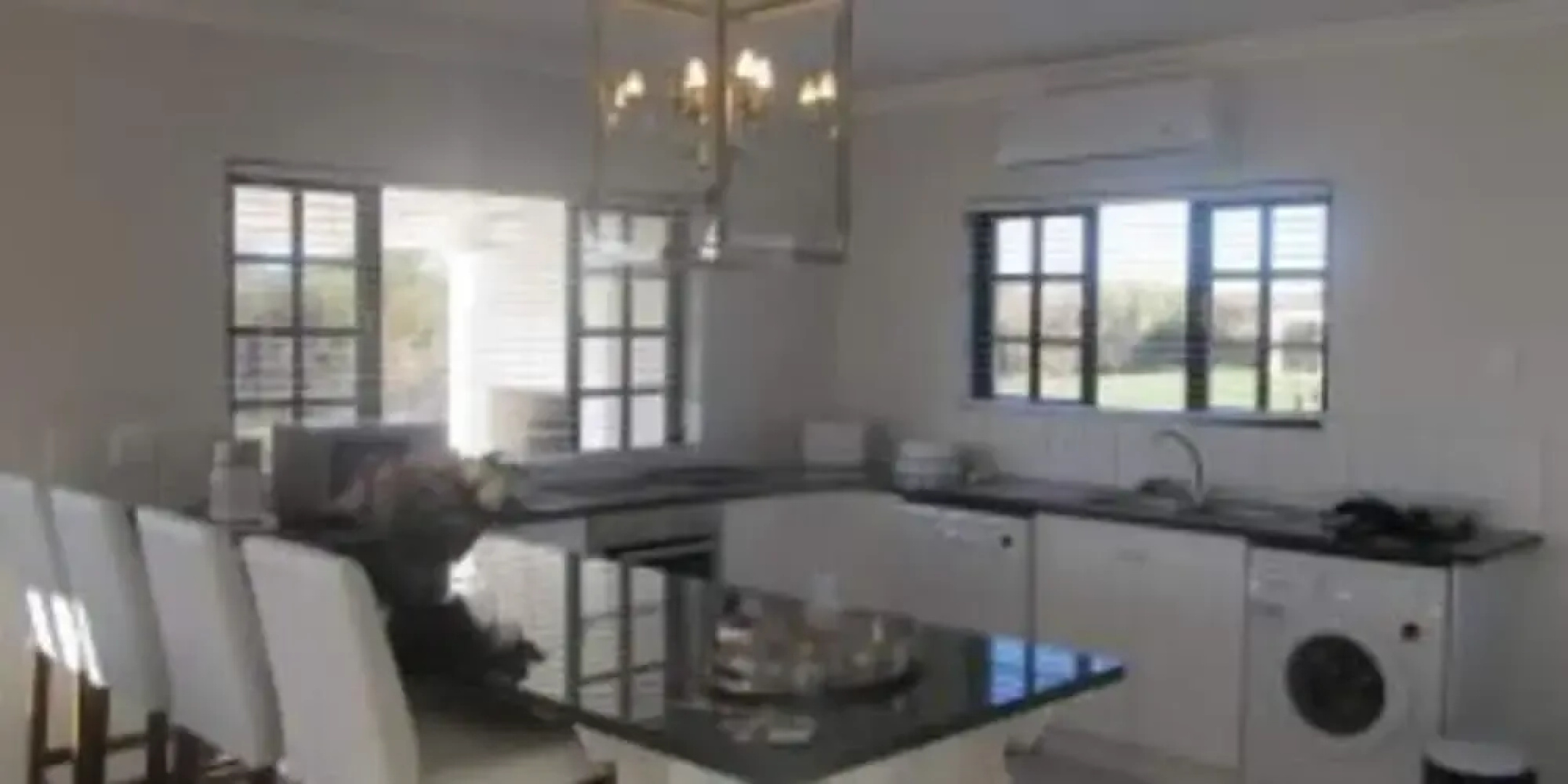 La Riviera Guesthouse