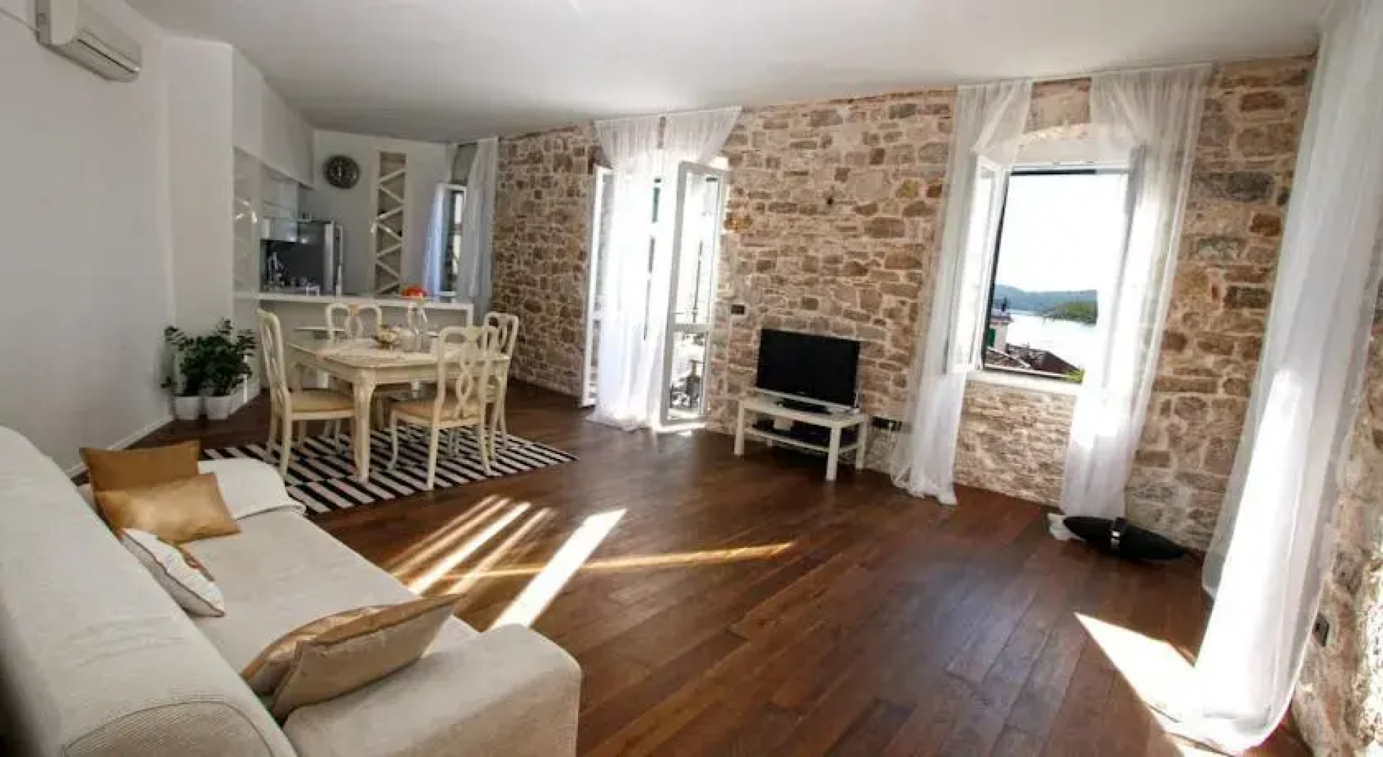 Grand Terrace Sea View Apartments