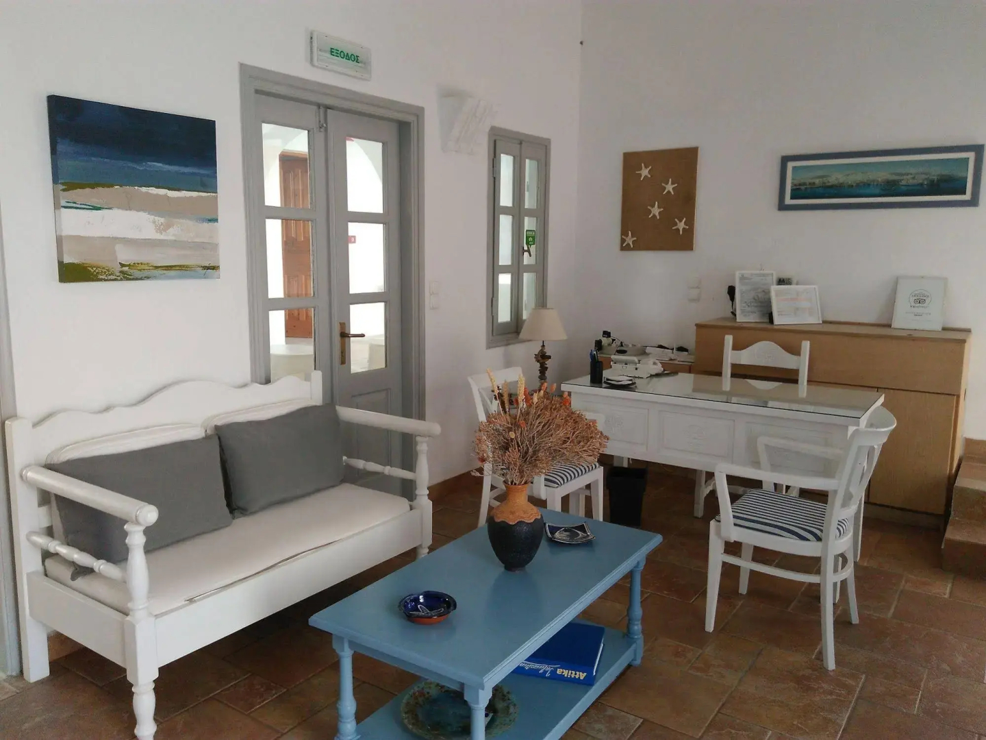 Roussos Beach Hotel