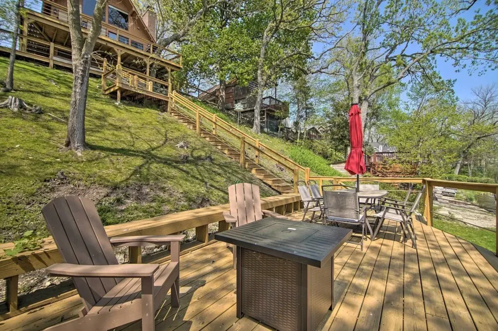 Serene Lakefront Escape: Boat Dock & Grill!