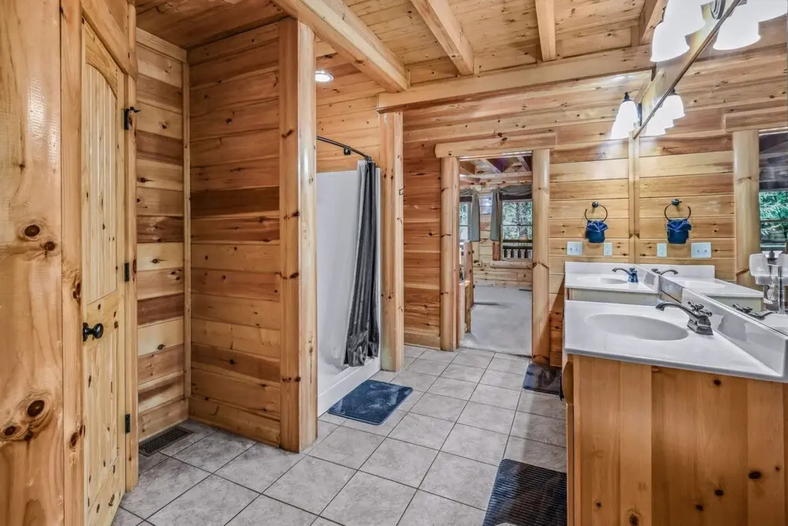 A Mountain Spirit 3 Bedroom Cabin by RedAwning