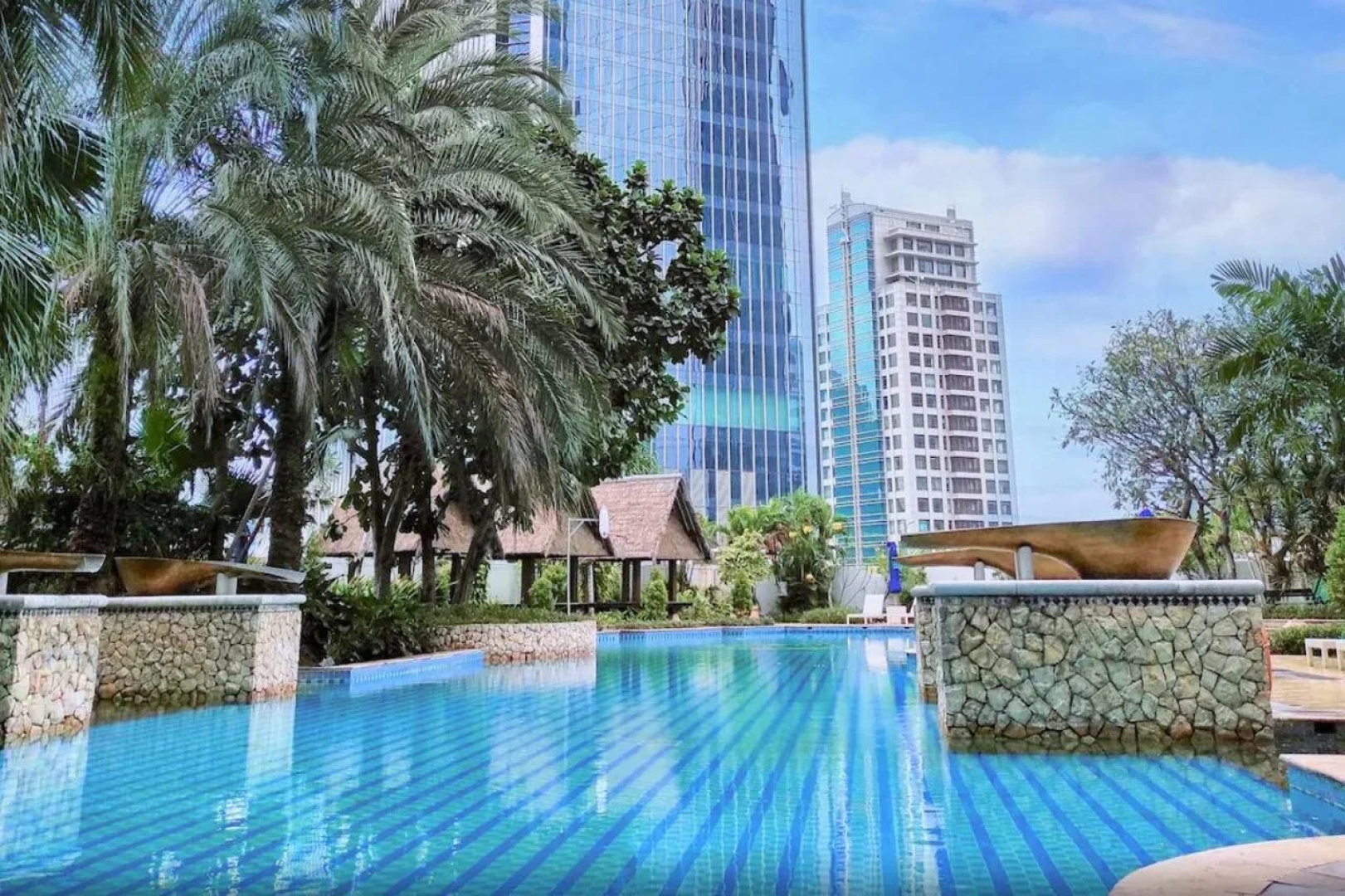 The Ritz-Carlton Jakarta, Mega Kuningan