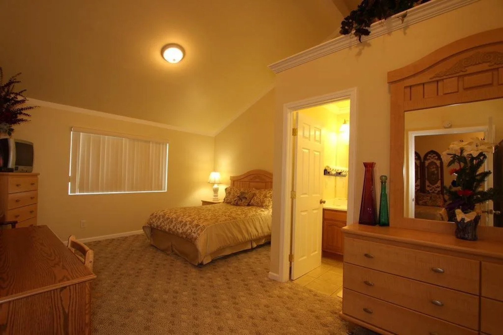 Monterey Fireside Lodge