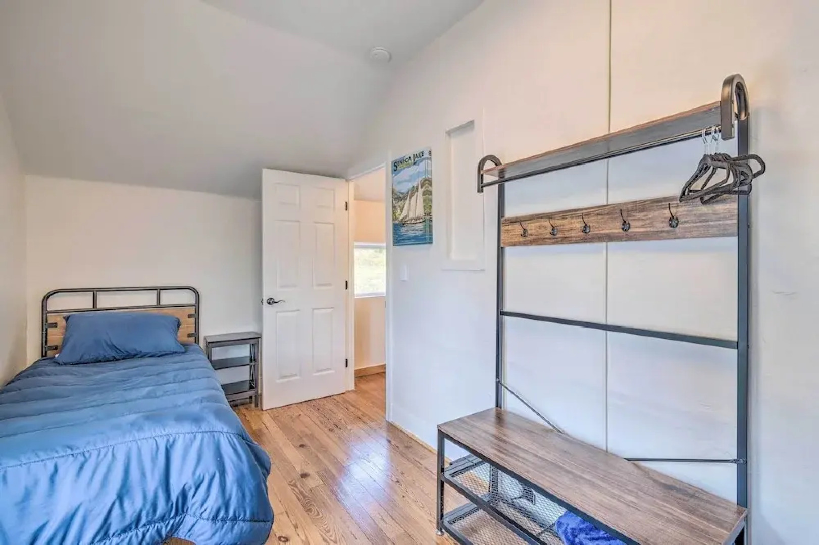 Watkins Glen Lakeview Cottage w/ Waterfall!