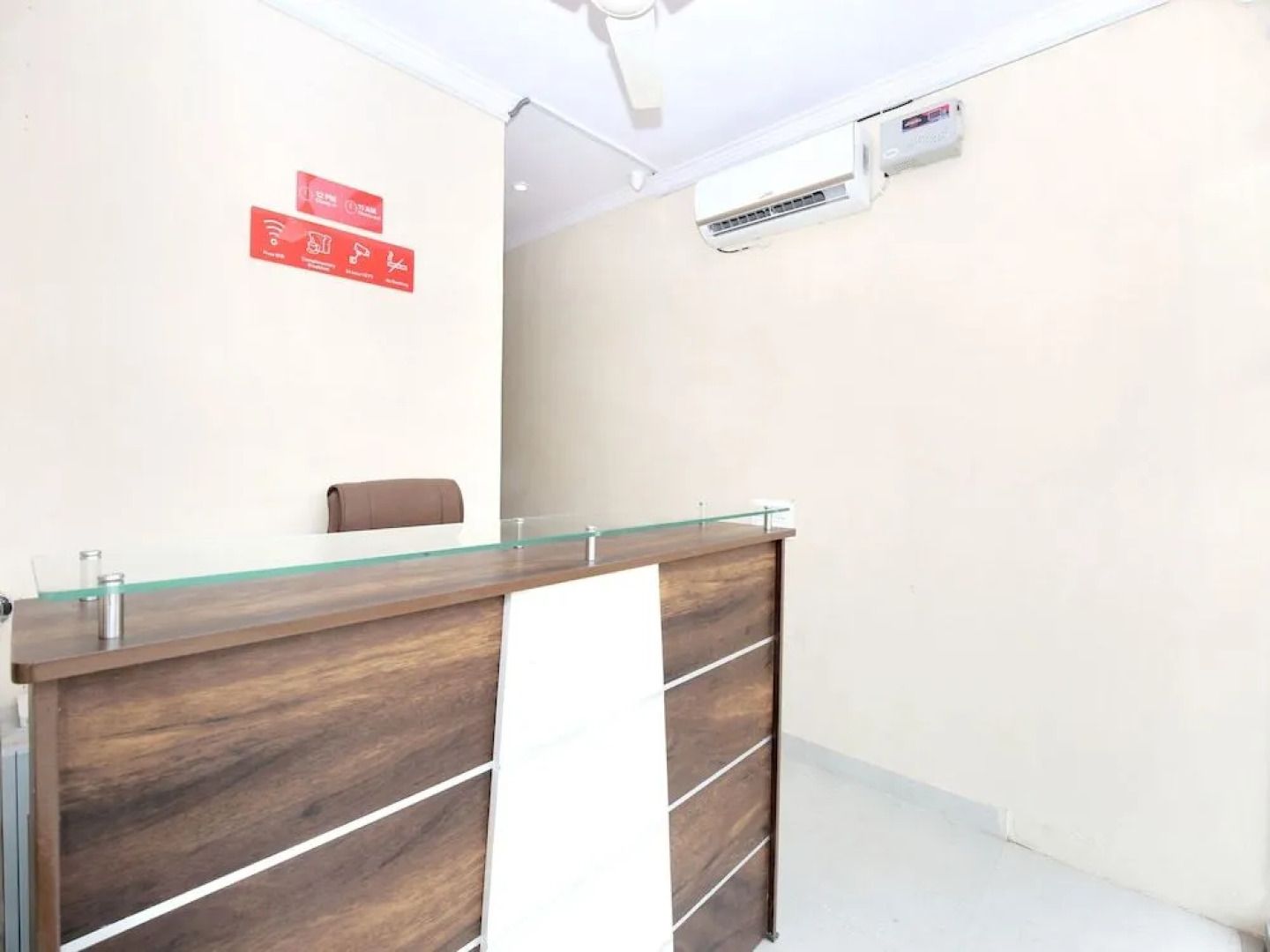 OYO 16875 Hotel Skyz