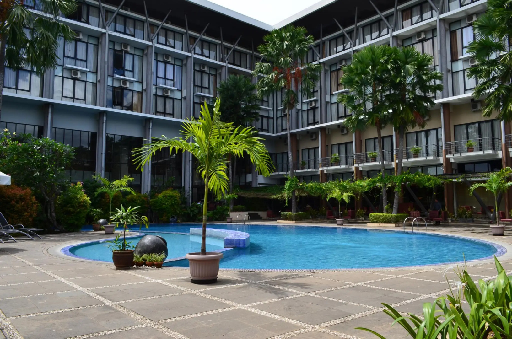 Horison Ultima Ratu Serang