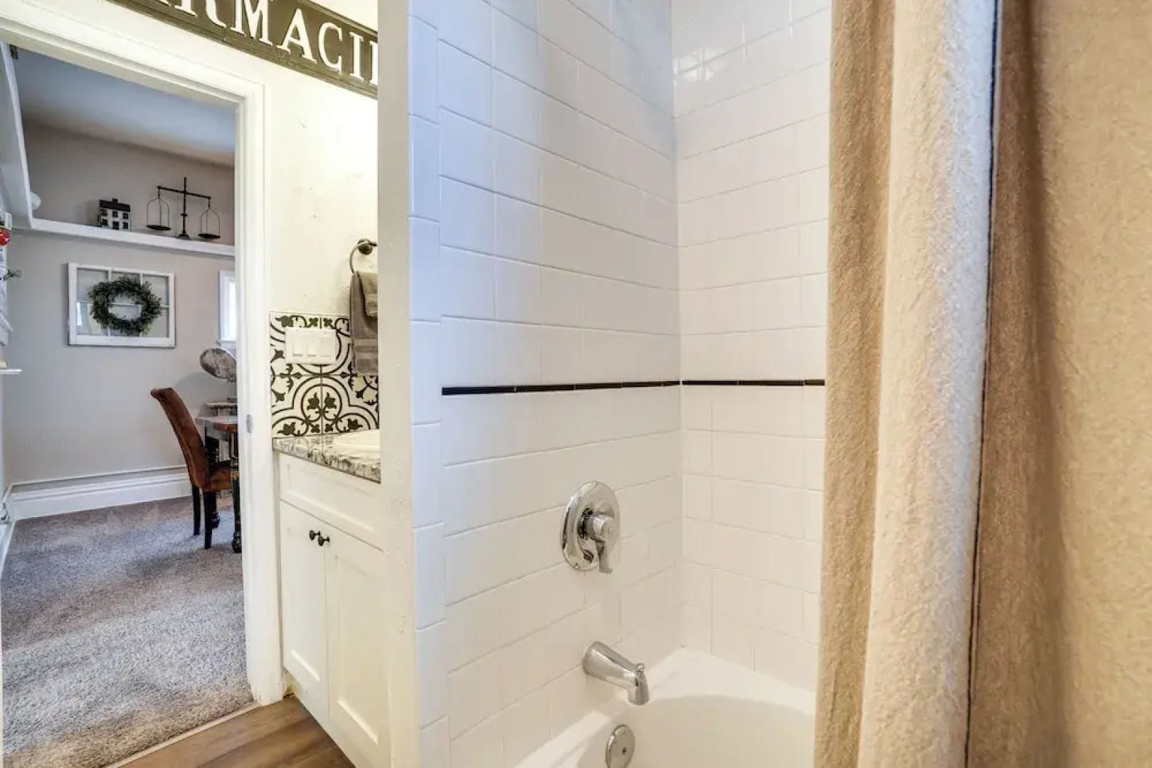 Walk to University: Dtown Laramie Home!