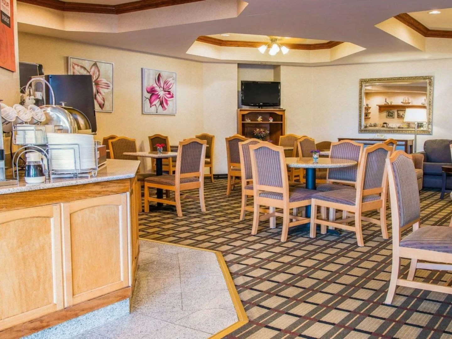 Comfort Suites South Haven near I-96