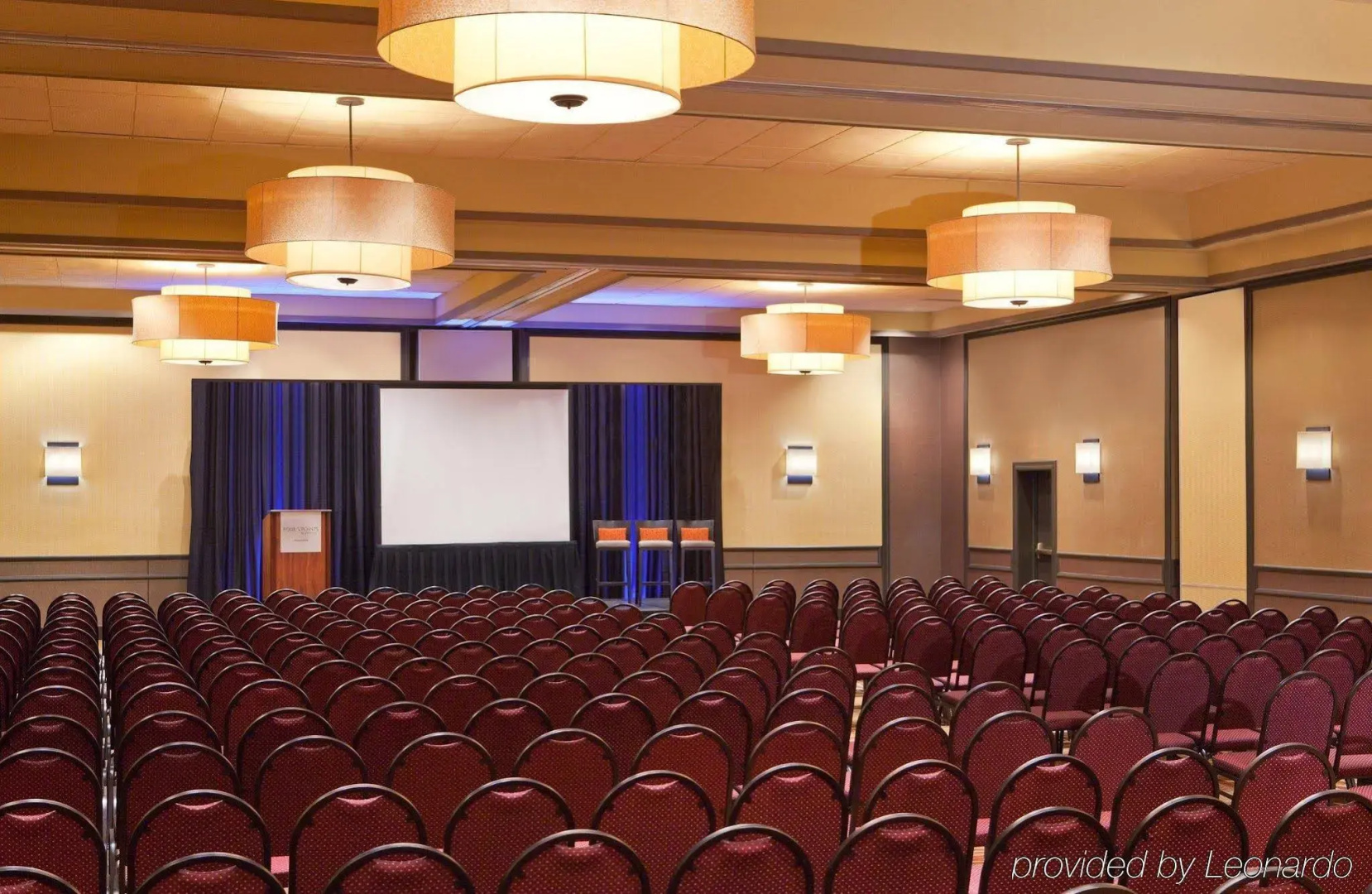 Four Points by Sheraton Milwaukee North Shore