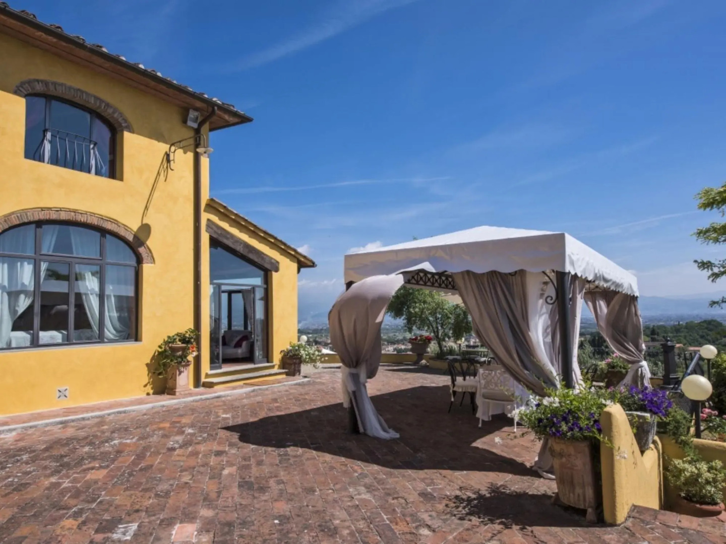 Magnificent Villa in the Countryside Near Pistoia Pool Airco Bbq-villa Lucente
