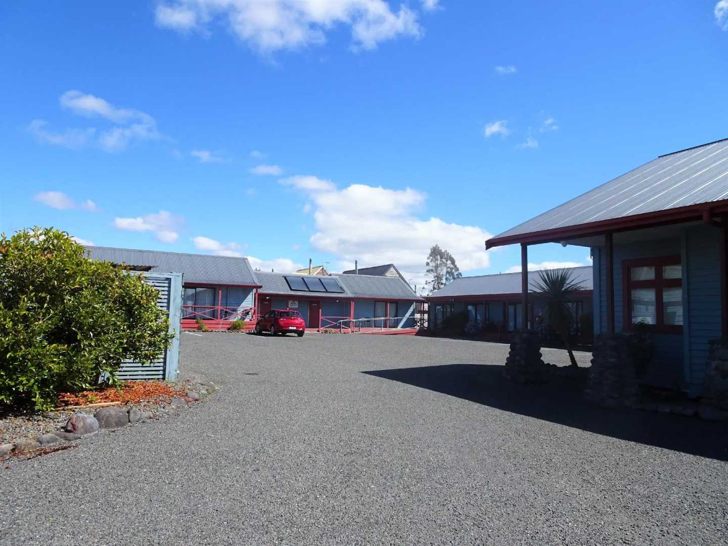 Adventure Lodge & Motel