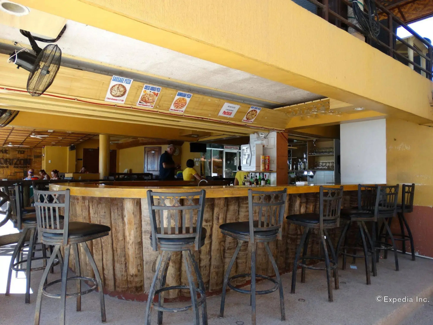 Lost Horizon Beach Dive Resort