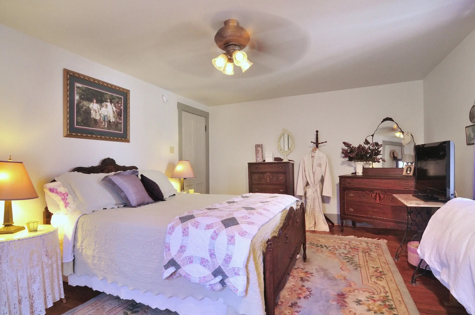 The Queen, A Victorian Bed & Breakfast