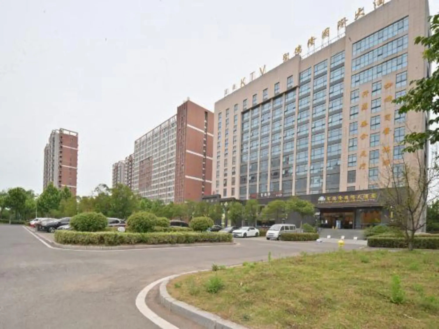 S.devons International Hotel