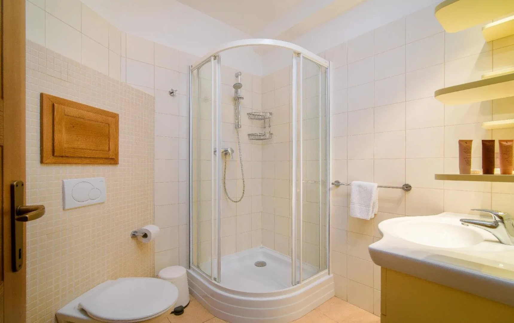 Ginosi Elema Apartel