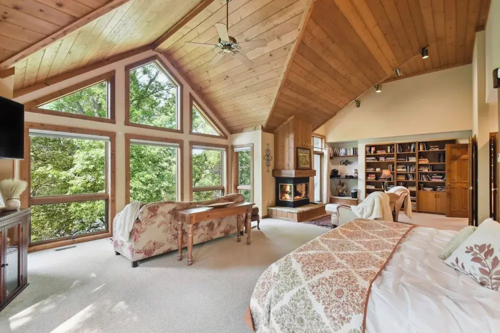 Galena Getaway w/ Hot Tub, Home Theater & More!