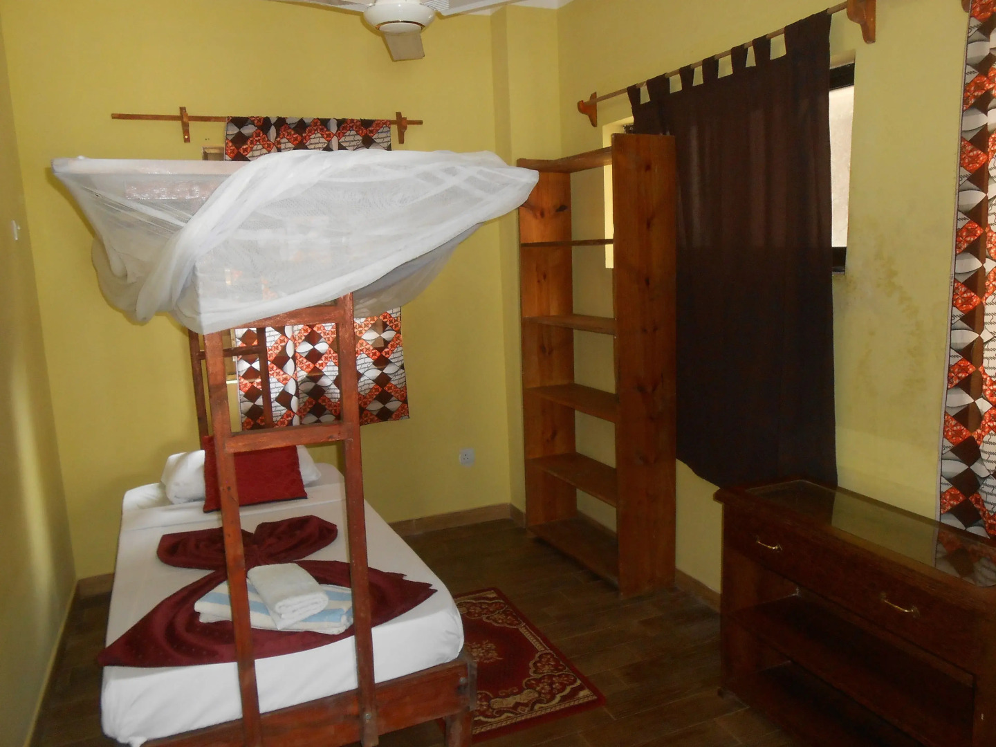 2 Benches   Apartment