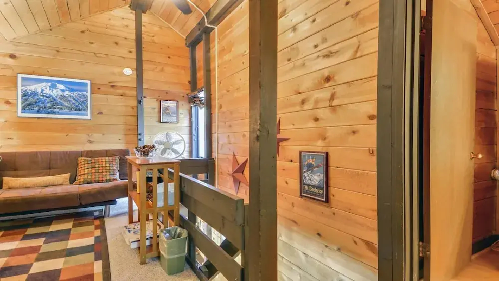 Cluster Cabin 26
