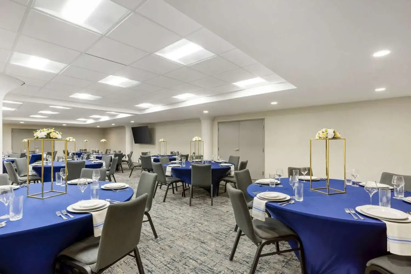 Comfort Inn & Suites Newark Liberty International Airport