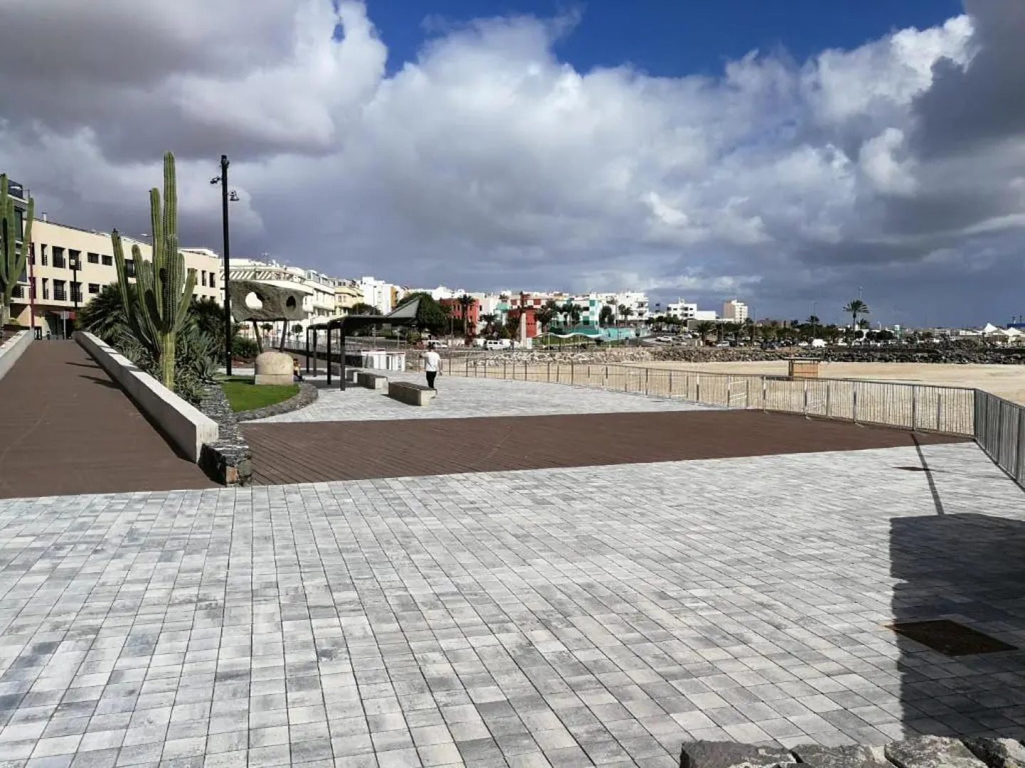 1V - Luxury Apartment Near Beach