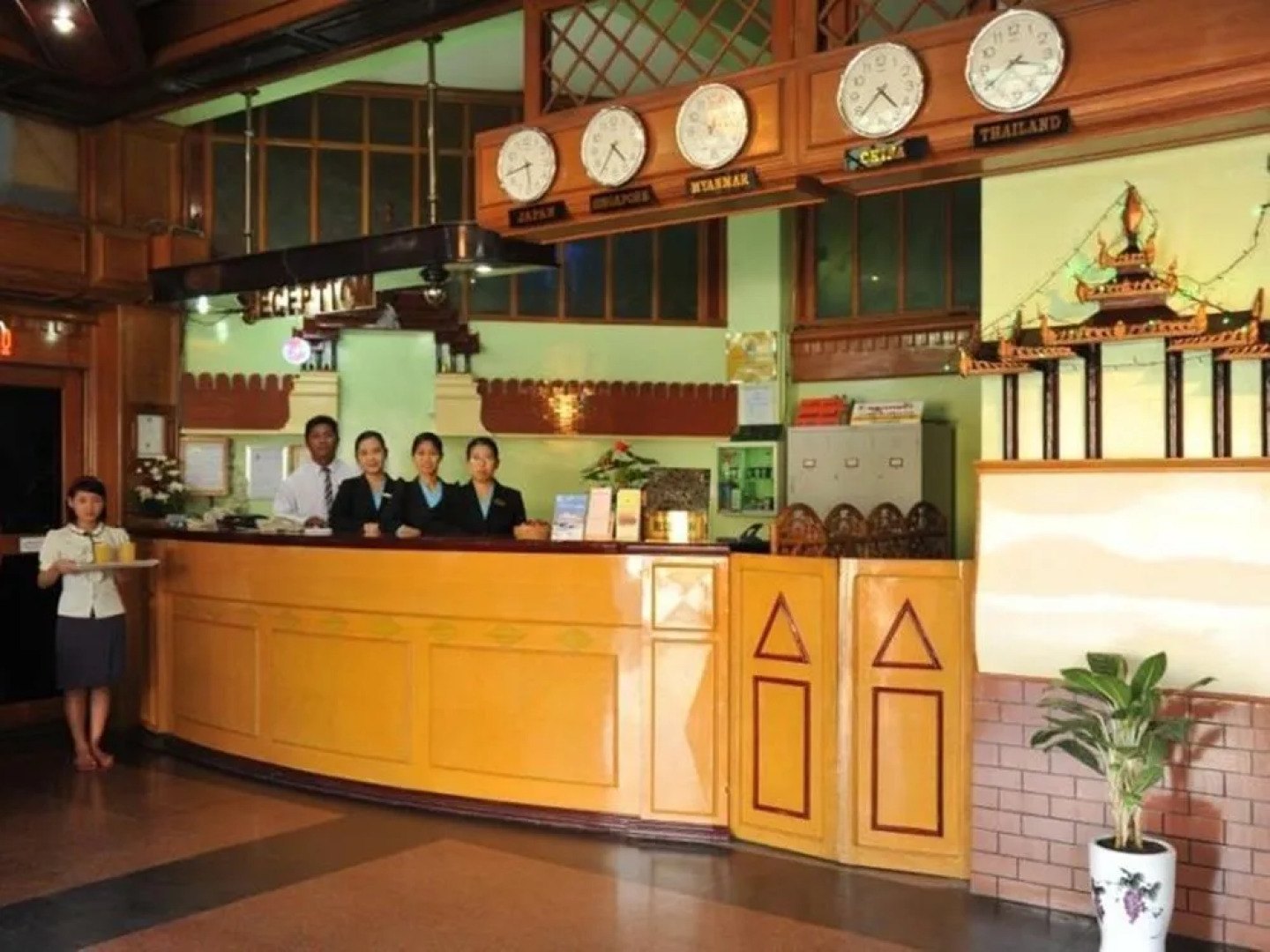 Golden City Crown Hotel