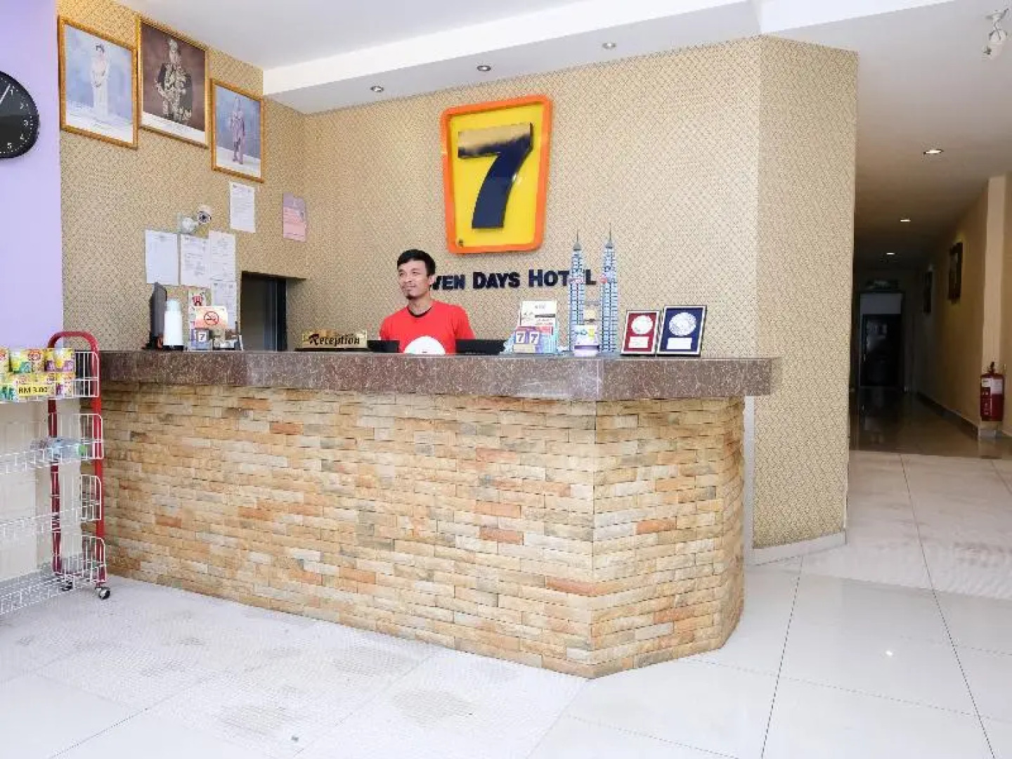 Super OYO 635 Seven Days Hotel