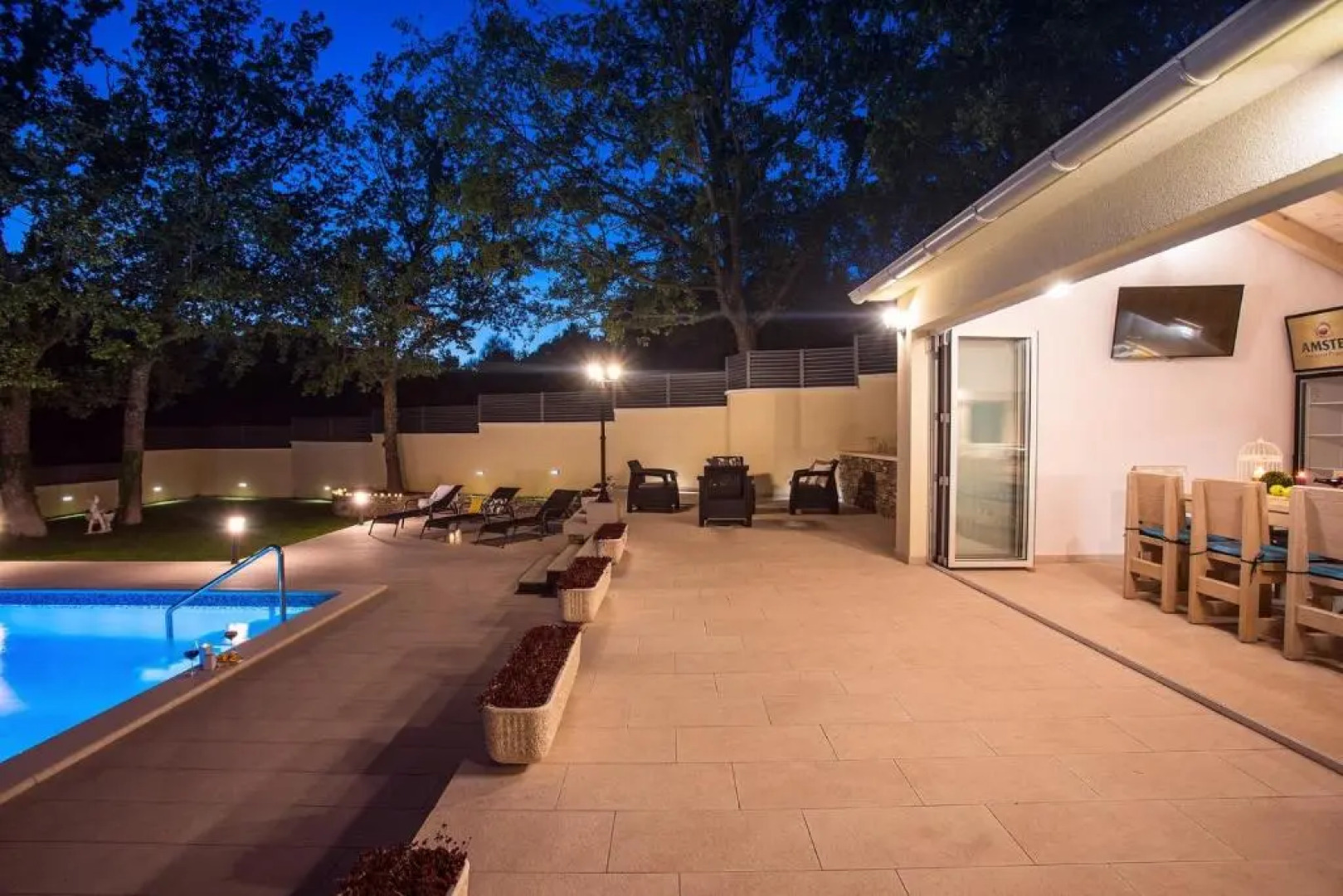 VILLA SKURA private heated pool 32m2, summer kitchen, 4 bedrooms, garden