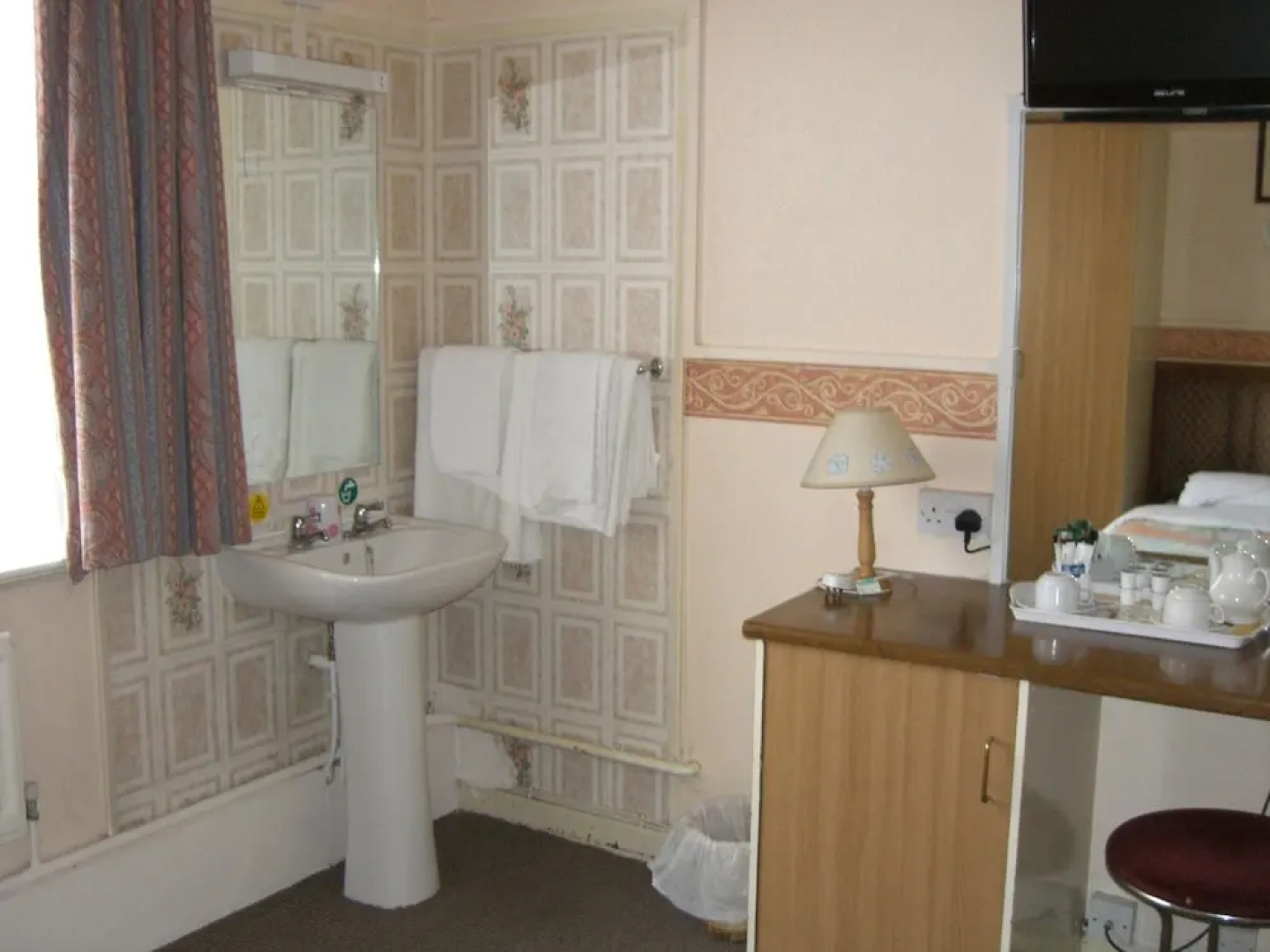The Sneyd Arms Hotel