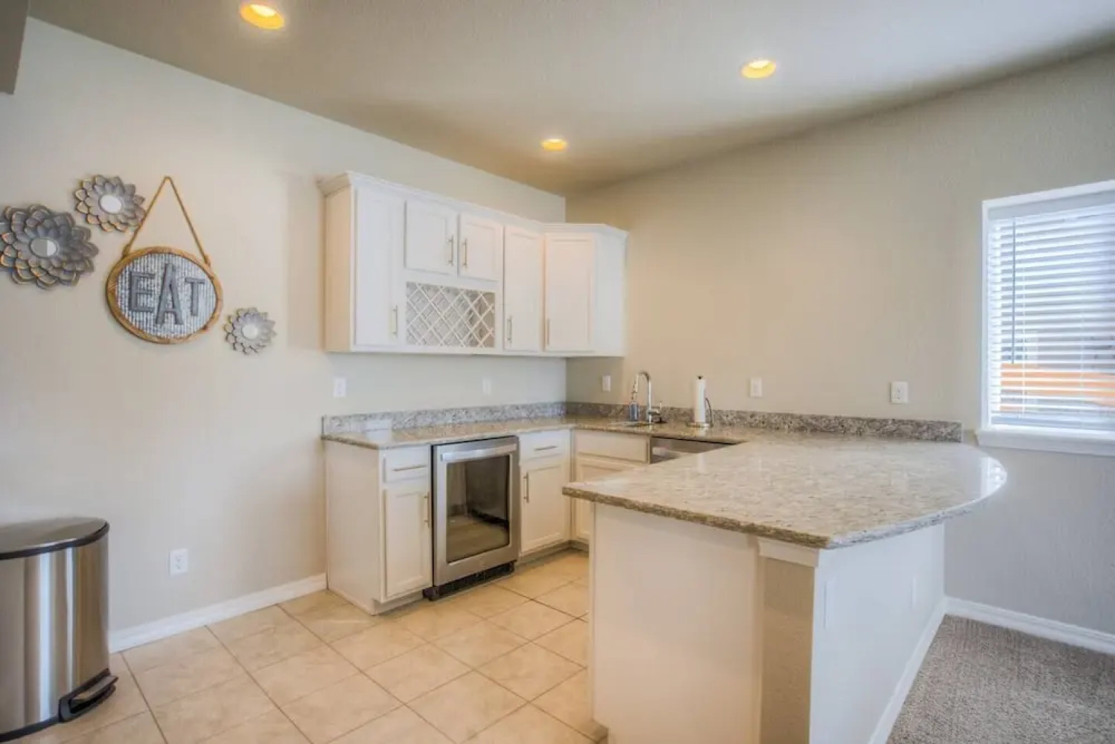 Lakeside Mountain Spectacular! Hot-tub-luxurious