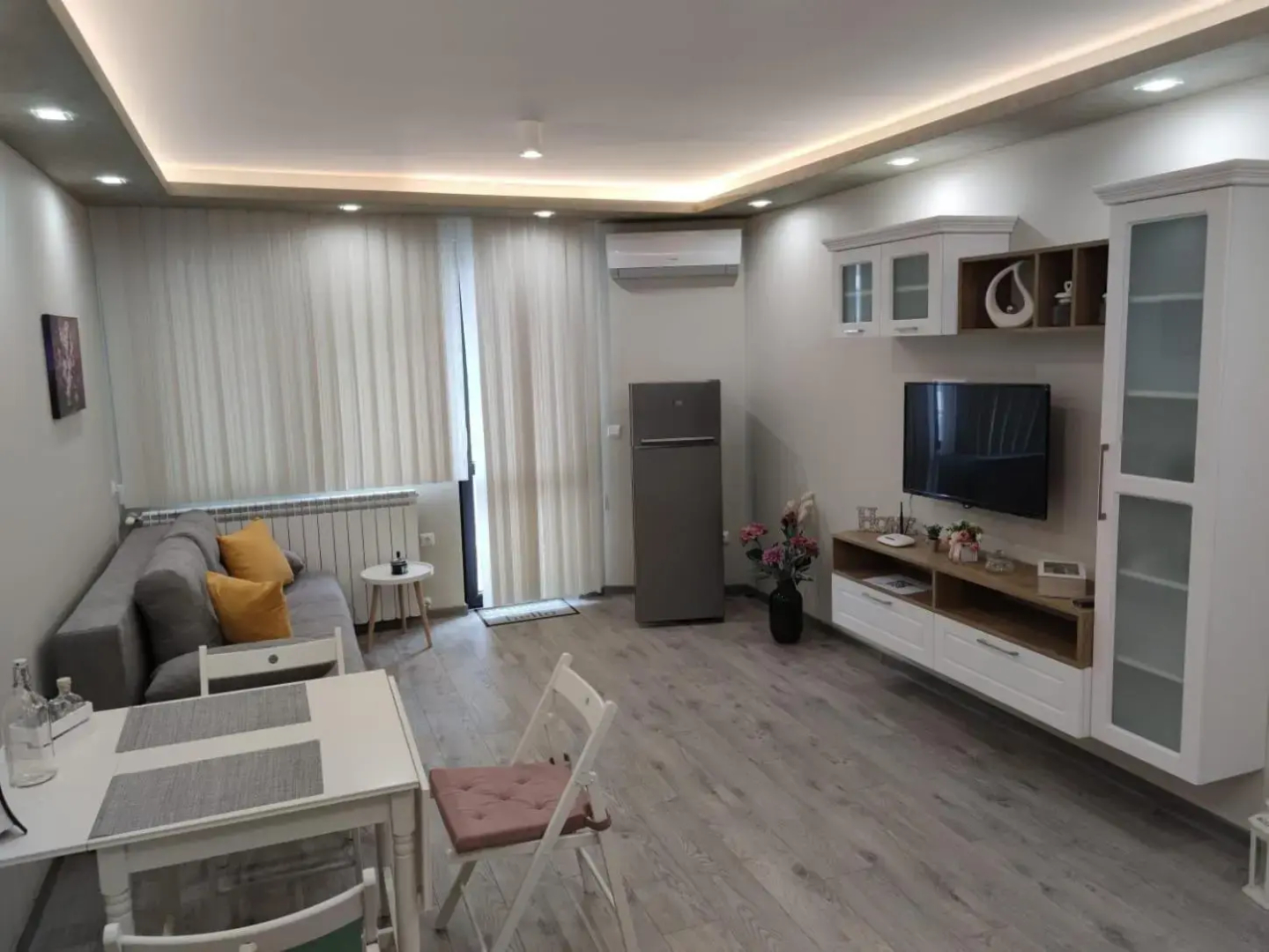 Flowers Apartment