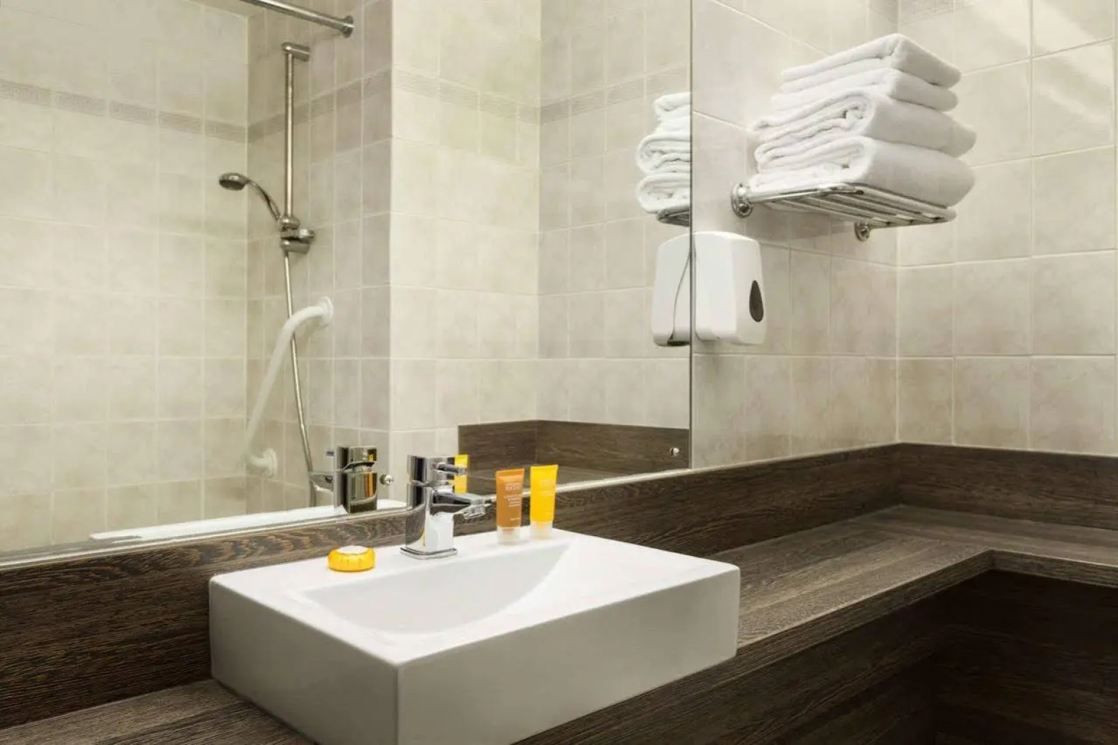 Luxury Cottage With Garden, Hot Tub, Tennis Court